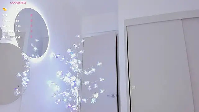 mia yourmommy online show from 3, 2, 2025