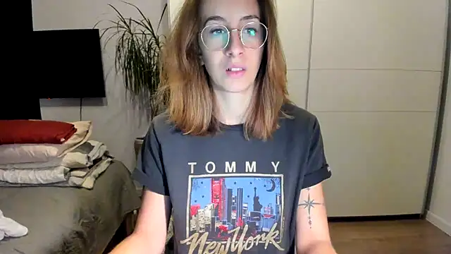 DesireMore90 online show from 5, 1, 2025