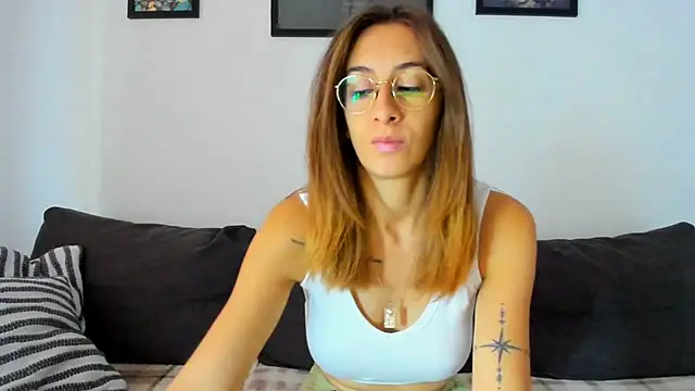 Snapshot of DesireMore90 chatting on 5, 11, 2025 DesireMore90 online show from 5, 11, 2025