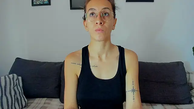 Snapshot of DesireMore90 chatting on 25, 11, 2025 DesireMore90 online show from 25, 11, 2025