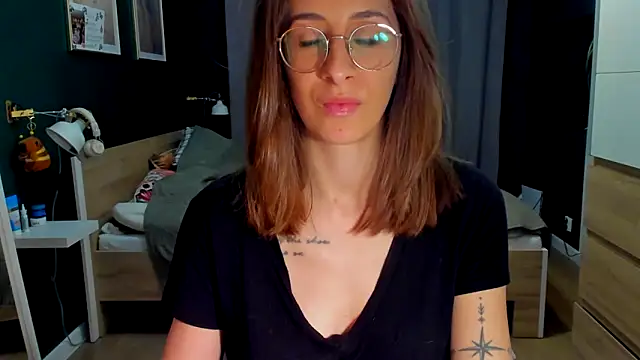 Snapshot of DesireMore90 chatting on 4, 4, 2026 DesireMore90 online show from 4, 4, 2026