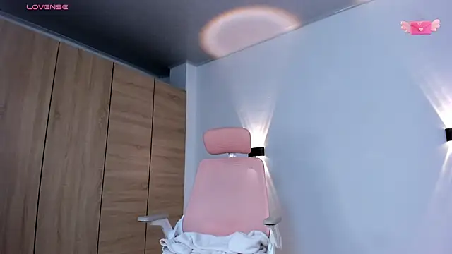 emily villamil online show from 28, 2, 2025