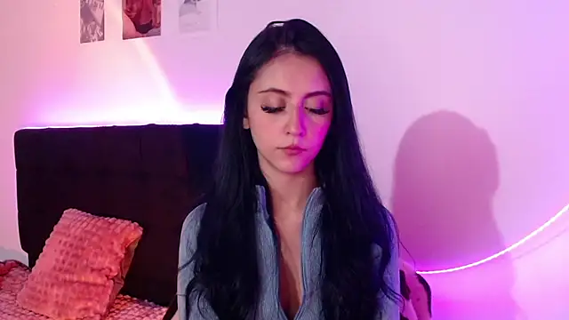 Snapshot of Coralinnee_ chatting on 7, 3, 2025 Coralinnee online show from 7, 3, 2025