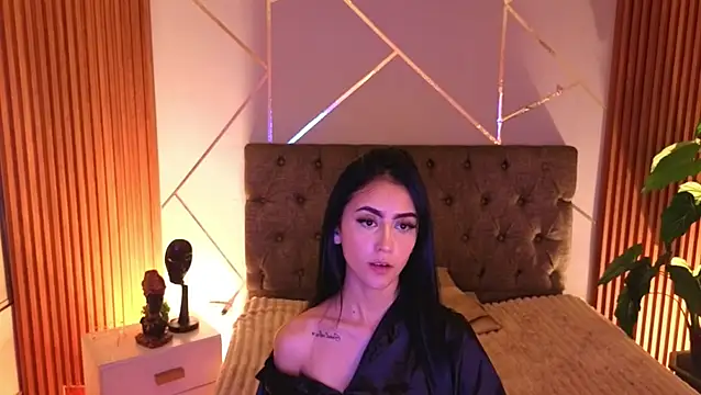 Coralinnee  online show from 23, 7, 2026