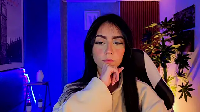 Coralinnee  online show from 6, 8, 2026