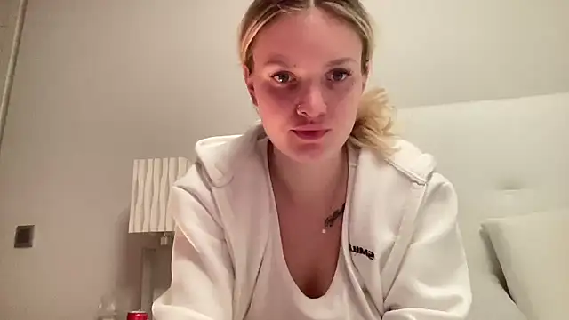 Snapshot of mariemelissah chatting on 15, 12, 2024 mariemelissah online show from 15, 12, 2024