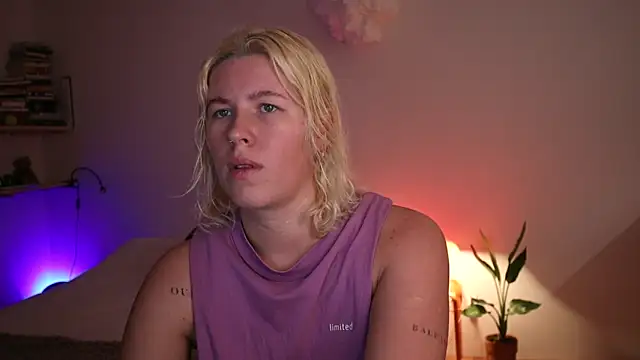 Snapshot of moonamii chatting on 9, 1, 2025 moonamii online show from 9, 1, 2025