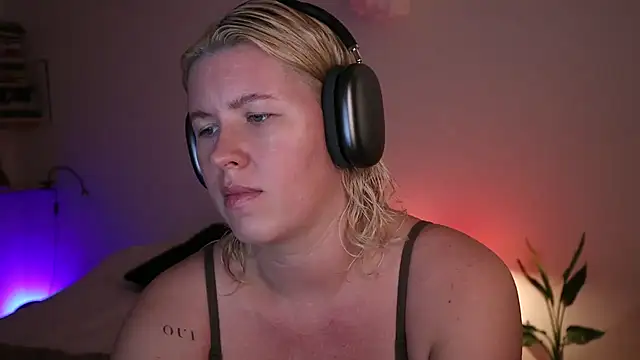 Snapshot of moonamii chatting on 10, 1, 2025 moonamii online show from 10, 1, 2025