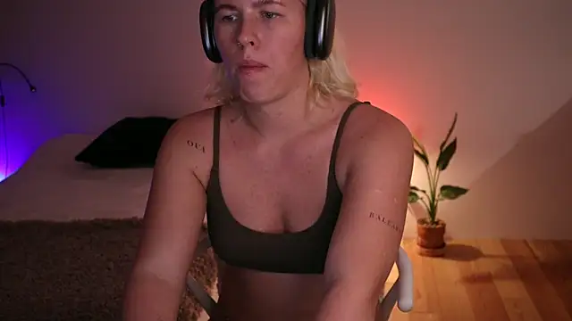 Snapshot of moonamii chatting on 22, 1, 2025 moonamii online show from 22, 1, 2025