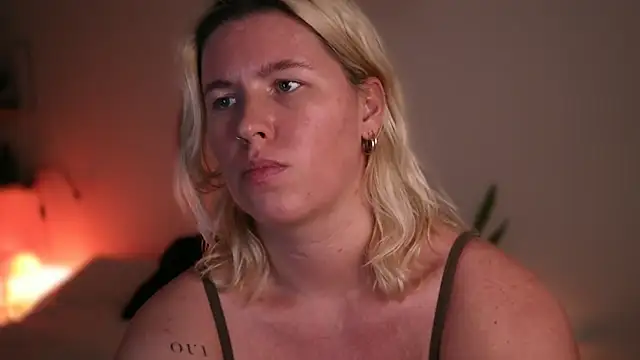 Snapshot of moonamii chatting on 21, 2, 2025 moonamii online show from 21, 2, 2025