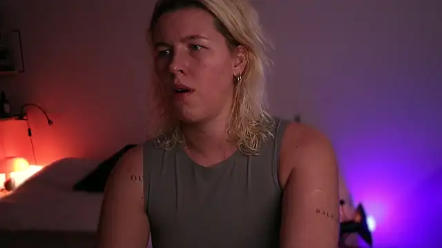 Snapshot of moonamii chatting on 24, 2, 2025 moonamii online show from 24, 2, 2025