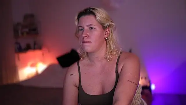 Snapshot of moonamii chatting on 28, 2, 2025 moonamii online show from 28, 2, 2025