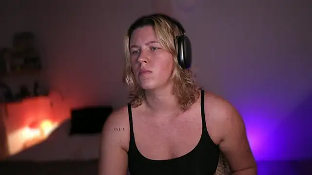 Snapshot of moonamii chatting on 18, 3, 2025 moonamii online show from 18, 3, 2025