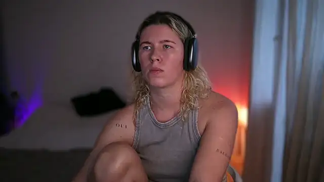 Snapshot of moonamii chatting on 12, 9, 2025 moonamii online show from 12, 9, 2025