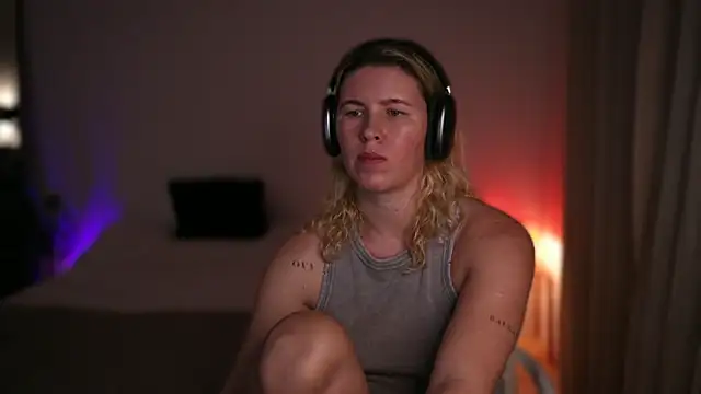 Snapshot of moonamii chatting on 15, 9, 2025 moonamii online show from 15, 9, 2025