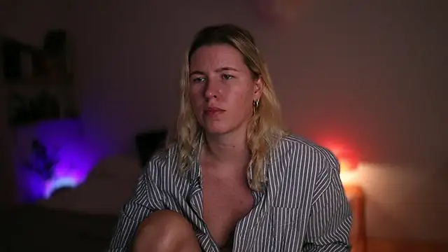 Snapshot of moonamii chatting on 16, 9, 2025 moonamii online show from 16, 9, 2025