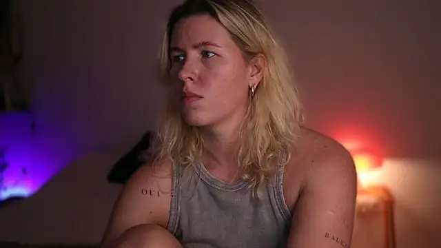 Snapshot of moonamii chatting on 17, 9, 2025 moonamii online show from 17, 9, 2025