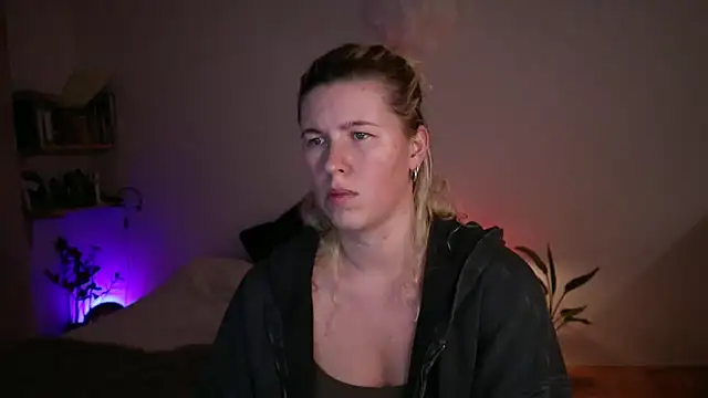 Snapshot of moonamii chatting on 25, 9, 2025 moonamii online show from 25, 9, 2025