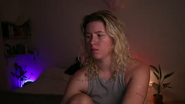 Snapshot of moonamii chatting on 26, 9, 2025 moonamii online show from 26, 9, 2025