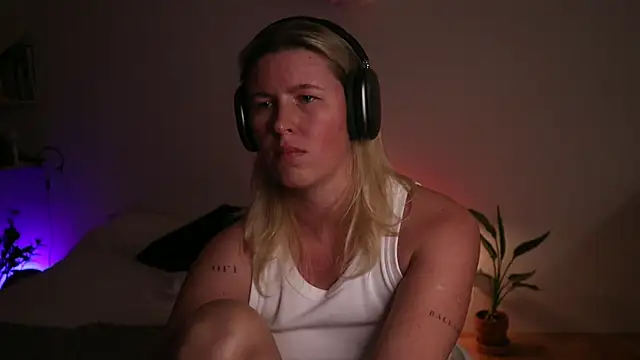 Snapshot of moonamii chatting on 29, 9, 2025 moonamii online show from 29, 9, 2025