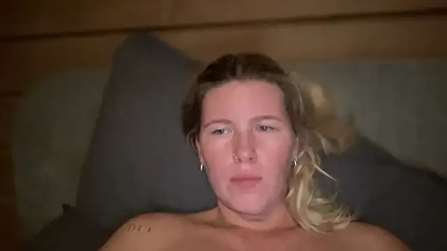 Snapshot of moonamii chatting on 6, 10, 2025 moonamii online show from 6, 10, 2025