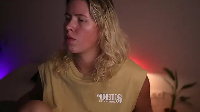 Snapshot of moonamii chatting on 7, 10, 2025 moonamii online show from 7, 10, 2025