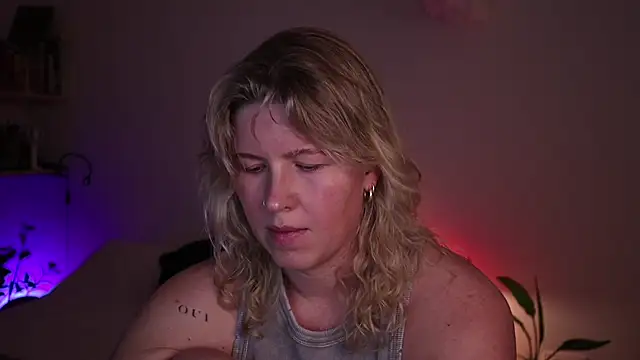 Snapshot of moonamii chatting on 21, 10, 2025 moonamii online show from 21, 10, 2025