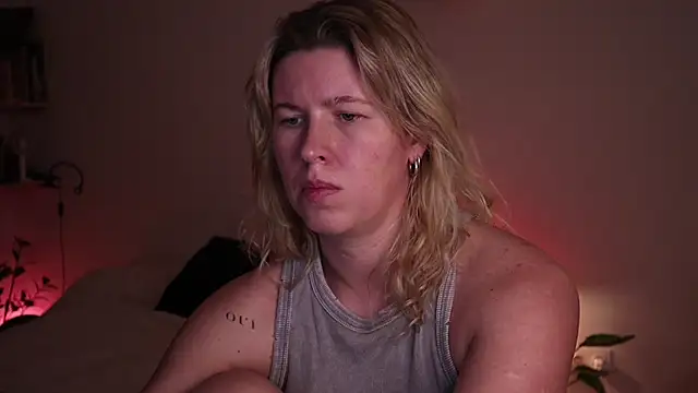 Snapshot of moonamii chatting on 27, 10, 2025 moonamii online show from 27, 10, 2025