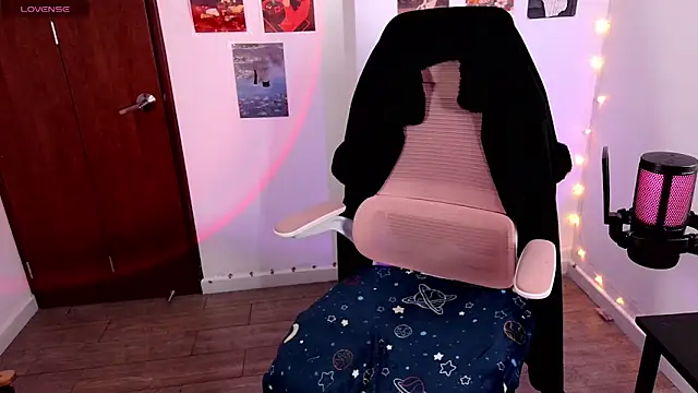 Ellie Jhonson   online show from 5, 5, 2026