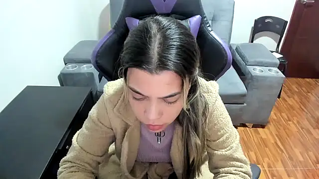 Snapshot of LuisaReyes_2911 chatting on 3, 3, 2025 LuisaReyes 2911 online show from 3, 3, 2025