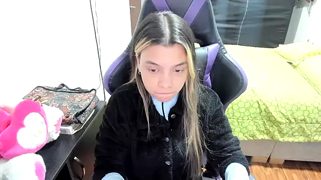 Snapshot of LuisaReyes_2911 chatting on 18, 10, 2025 LuisaReyes 2911 online show from 18, 10, 2025