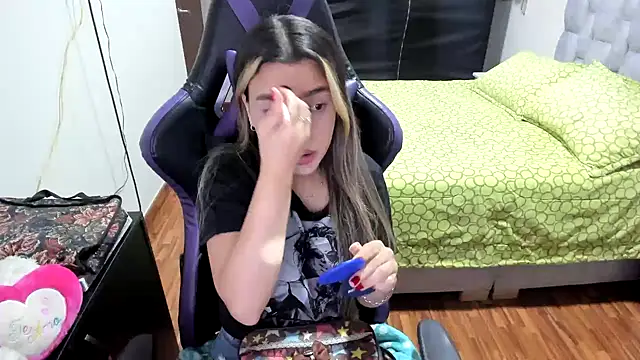 Snapshot of LuisaReyes_2911 chatting on 25, 10, 2025 LuisaReyes 2911 online show from 25, 10, 2025