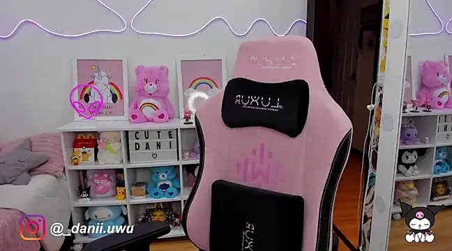 CuteDani  online show from 3, 3, 2025