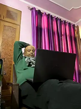 Dick 6inches online show from 21, 11, 2025