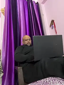 Dick 6inches online show from 13, 2, 2026