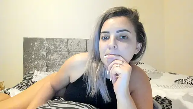 leilahot14 online show from 15, 1, 2025