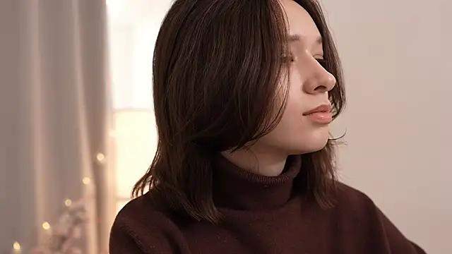 VivianLy  online show from 21, 2, 2025