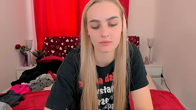 Snapshot of OliviaKisss chatting on 2, 12, 2024 OliviaKisss online show from 2, 12, 2024