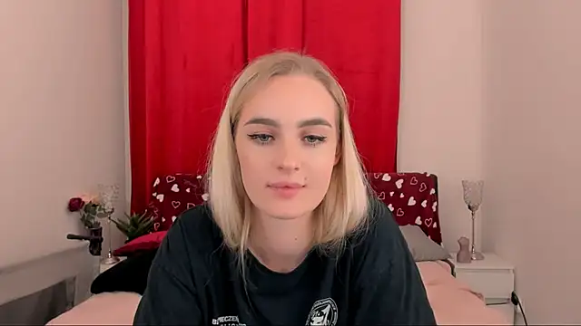 Snapshot of OliviaKisss chatting on 8, 2, 2025 OliviaKisss online show from 8, 2, 2025