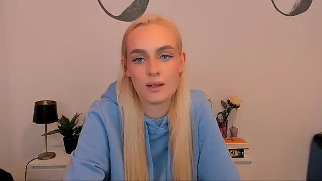 Snapshot of OliviaKisss chatting on 16, 9, 2025 OliviaKisss online show from 16, 9, 2025