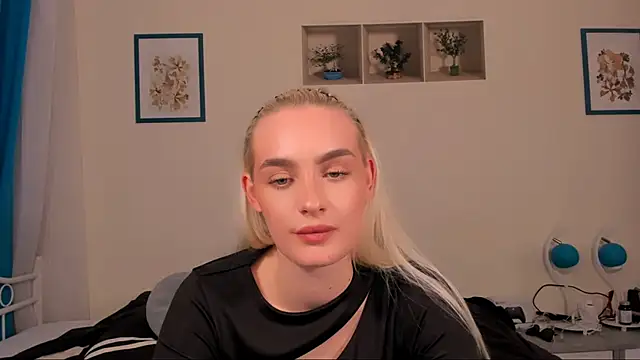 Snapshot of OliviaKisss chatting on 15, 4, 2026 OliviaKisss online show from 15, 4, 2026