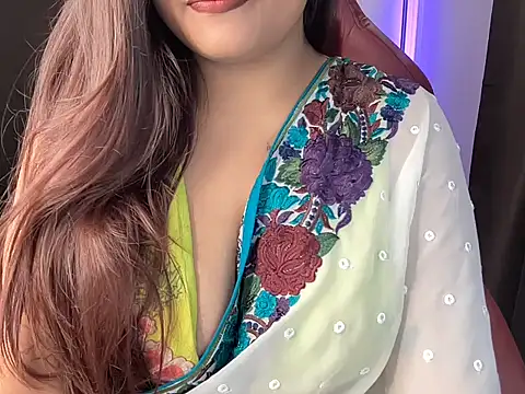 Snapshot of shanayaaa_1 chatting on 15, 10, 2025 shanayaaa 1 online show from 15, 10, 2025