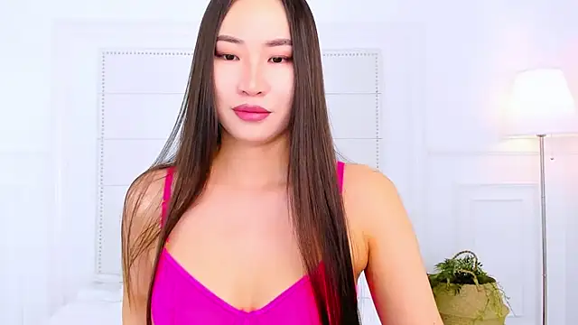 NaomiYuu online show from 10, 11, 2025