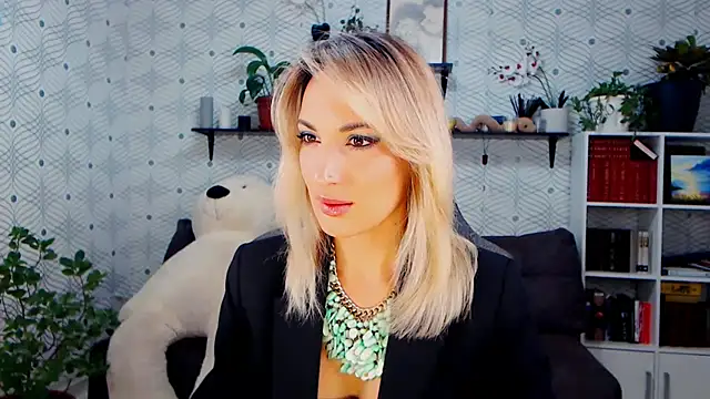 MillaXQueen online show from 18, 11, 2025