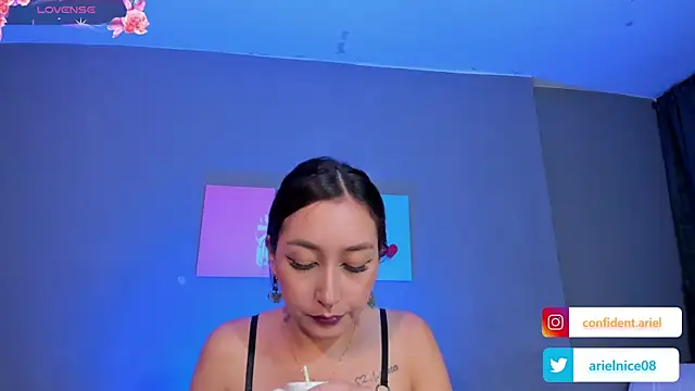 Snapshot of ariel35 chatting on 14, 2, 2025 ariel35 online show from 14, 2, 2025