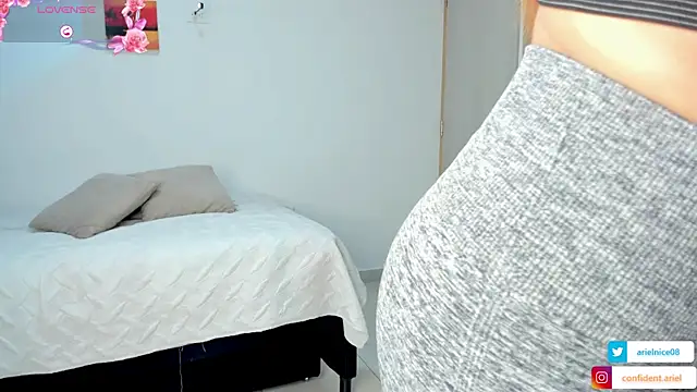 Snapshot of ariel35 chatting on 19, 9, 2025 ariel35 online show from 19, 9, 2025