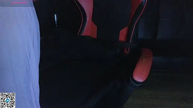 Mia G0ld online show from 8, 11, 2025