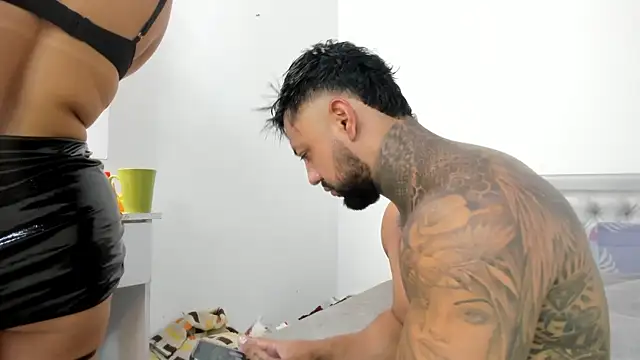 SEXXYLATINCOUPLE1 online show from 6, 5, 2026