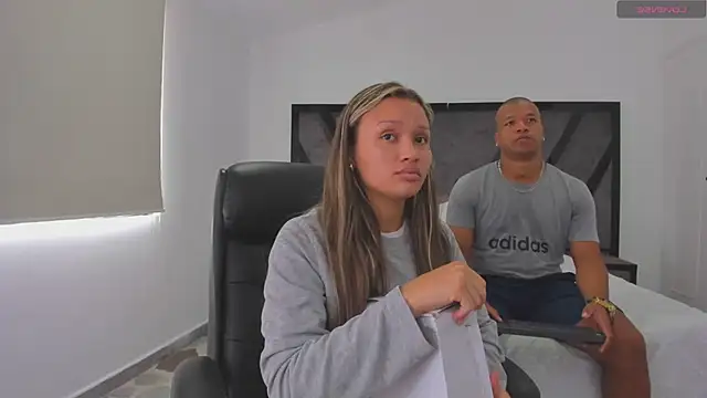 AnnieAndStefan online show from 4, 2, 2025