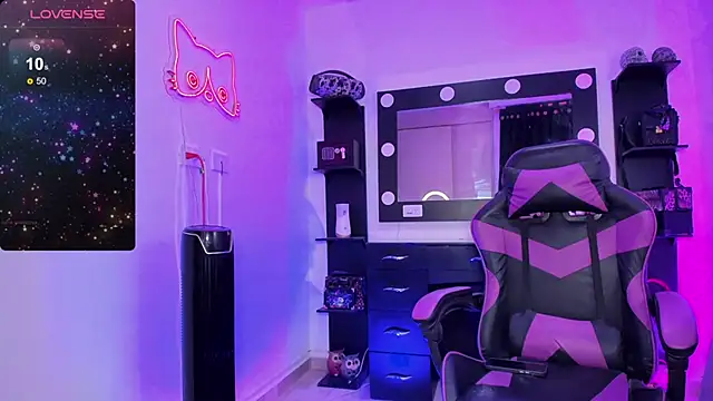 miss kitty online show from 23, 12, 2025